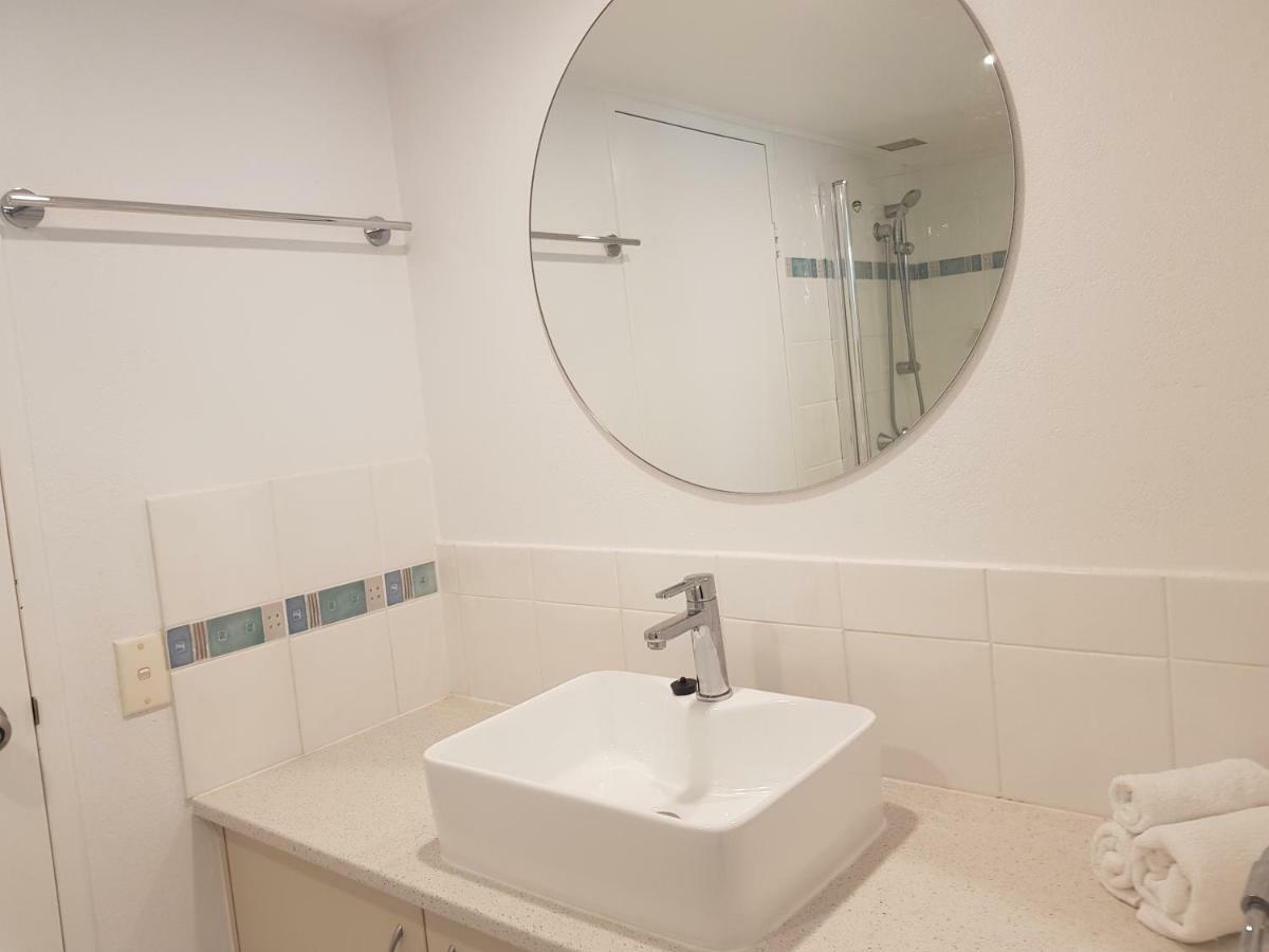 Casablanca Beachfront Apartments Bribie Island North Экстерьер фото